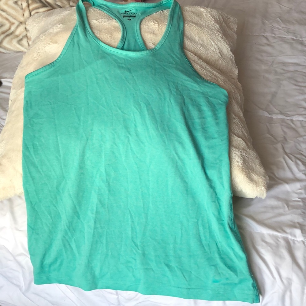 Nike dri fit workout top. EUC.